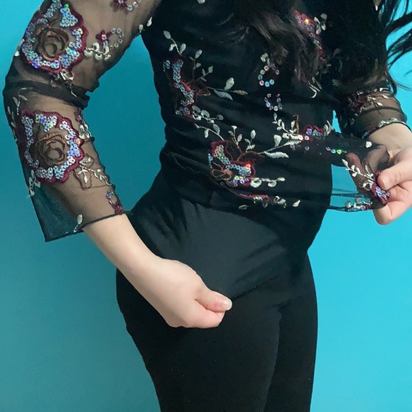 Beautiful blouse small - Picture 3 of 6